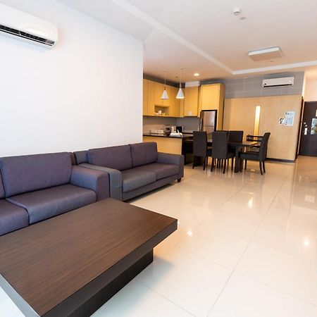 Luco Apartments @ Imperial Suites Кучінг Екстер'єр фото