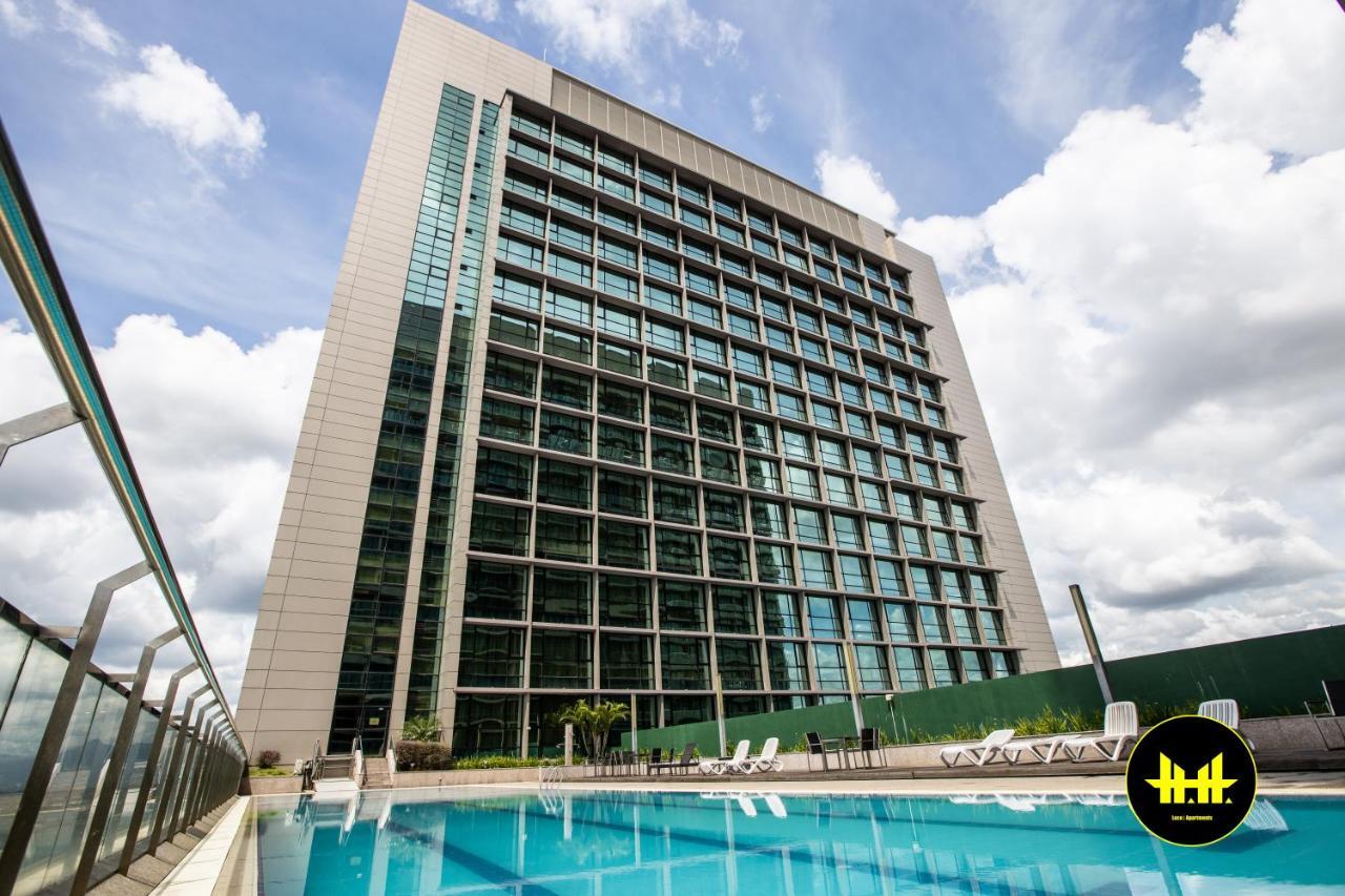 Luco Apartments @ Imperial Suites Кучінг Екстер'єр фото